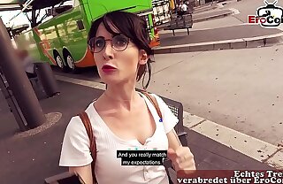 Deutsche Studentin wird abgeschleppt zum echten EroCom Tryst Sextreffen und bumst öffentlich vor der Venus Messe