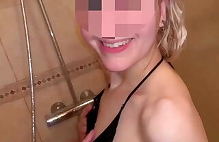 cugino arrapato entra in doccia mi scopa il culo e mi sborra in bocca